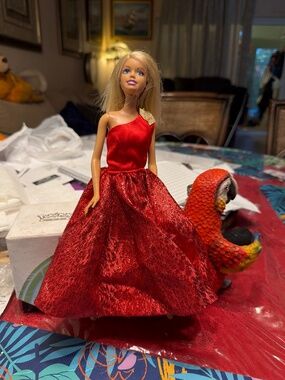 Barbie Barbie Doll Model Muse Holiday Metallic Gold Red Sparkly Dress Evening Go